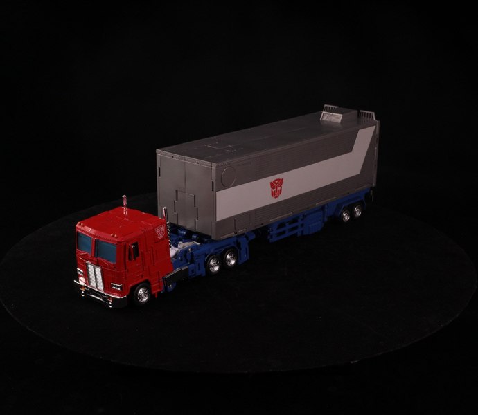 TakaraTomy MP 44 Convoy Masterpiece Optimus Prime 3 Full Official Stock Photos 09 (9 of 26)